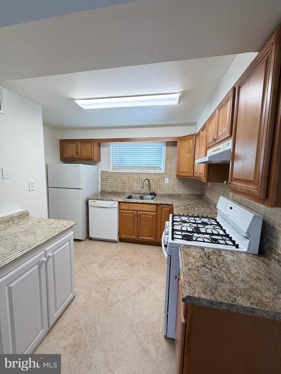 Building Photo - 5485 Harpers Farm Rd