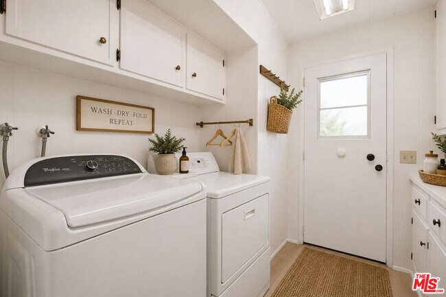 Building Photo - 6033 Fallbrook Ave