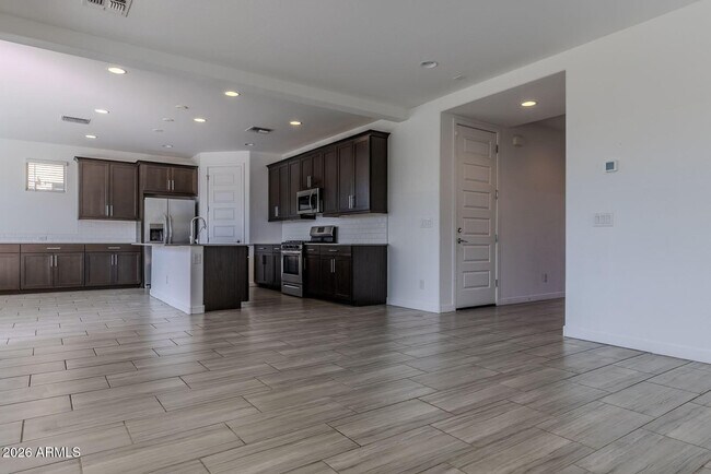 Building Photo - 9115 W Glenrosa Ave