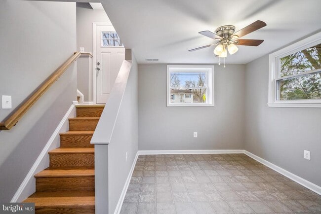 Building Photo - 9402 Blackstone Rd