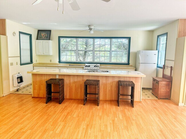 Building Photo - One Bedroom Studio