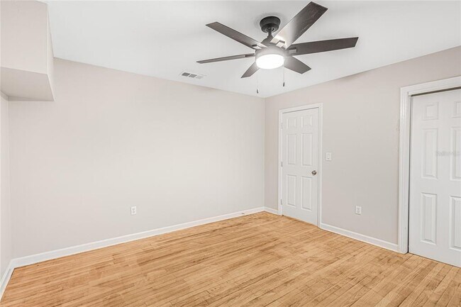 Building Photo - 1607 S Lakeview Ave