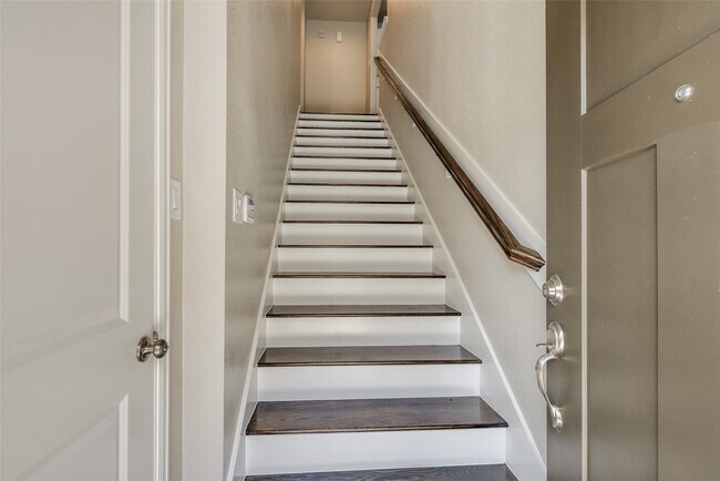 Building Photo - 237 Pk Pl Cir