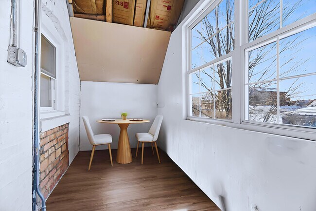 Building Photo - 2846 N Troy St