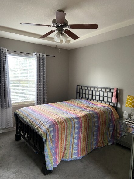 Building Photo - 2458 Syracuse St