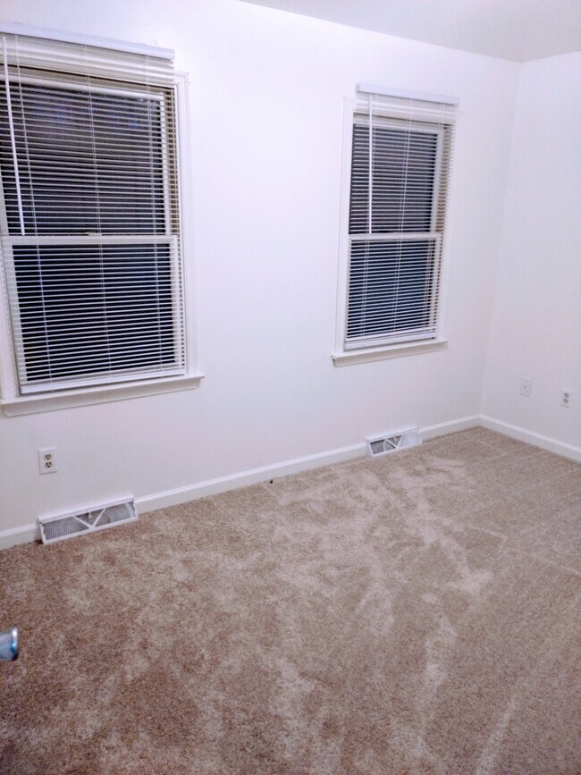 bedroom #2 has a large closet - 200 Jefferson St