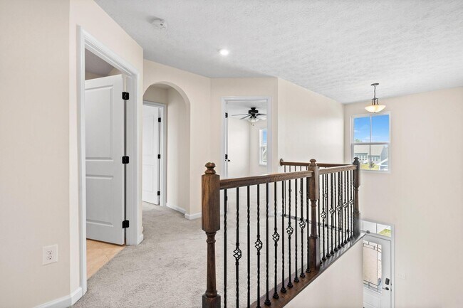 Building Photo - 2214 Larkspur Dr