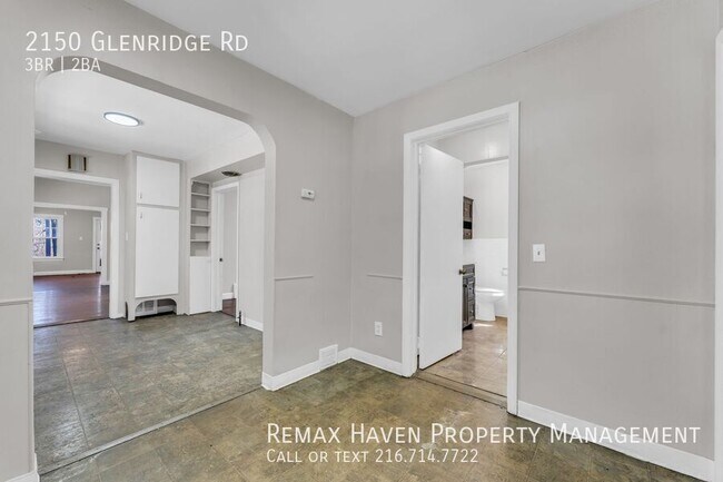 Building Photo - 2150 Glenridge Rd