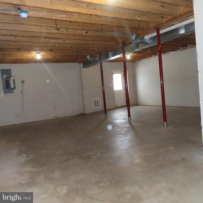 Building Photo - 5237 Rolling Rd