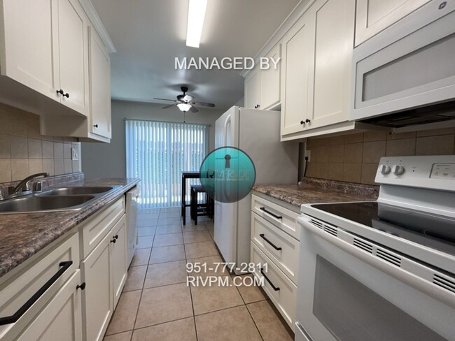 Building Photo - CHARMING 2-BEDROOM CONDO FOR RENT IN RIVER...