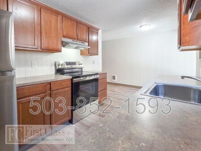 Building Photo - 3618 SW Beaverton Hillsdale Hwy