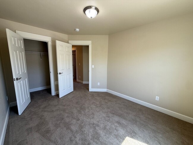 Building Photo - 3120 NE Marea Dr