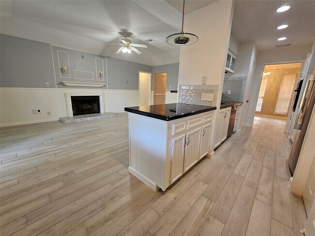 Building Photo - 2502 Knoll St