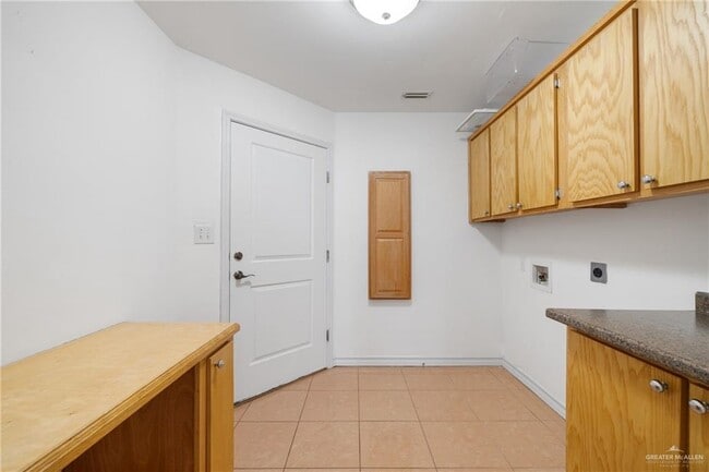 Building Photo - 22 E Beech St