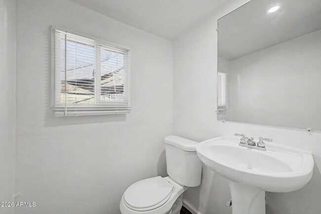 Building Photo - 317 N Elm St