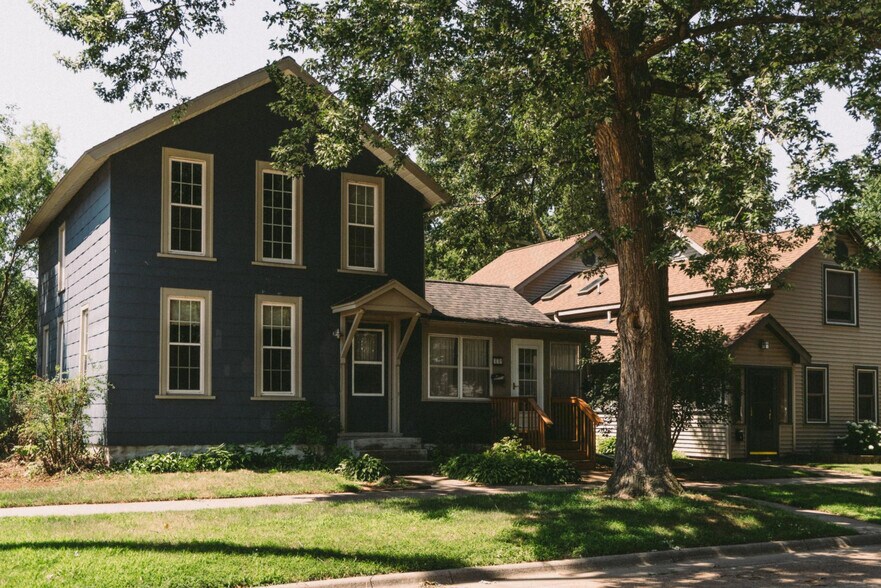 Primary Photo - 379 E Wabasha St