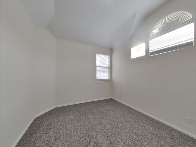 Building Photo - 2906 Crescent Bend Rd