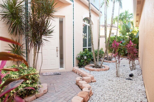 Building Photo - 7684 Hummingbird Ct