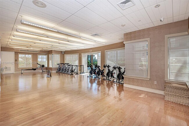 Building Photo - 20000 E Country Club Dr