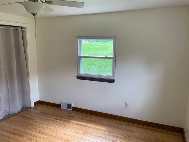 Building Photo - 3 Bedroom - Peaceful Living Just Minutes f...