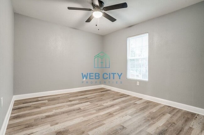 Building Photo - 1618 Marfa Ave