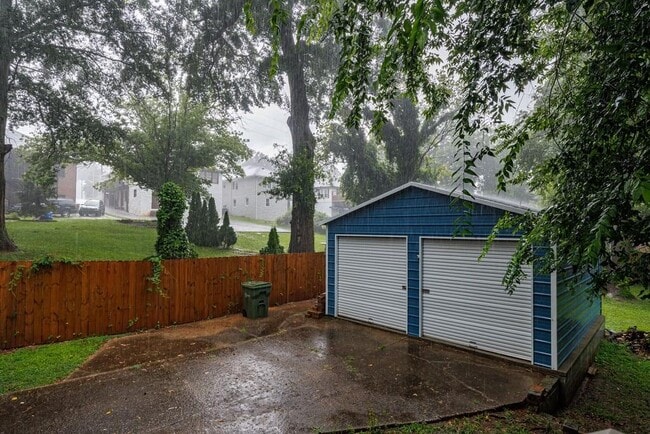 Building Photo - 593 Lynnhaven Dr SW