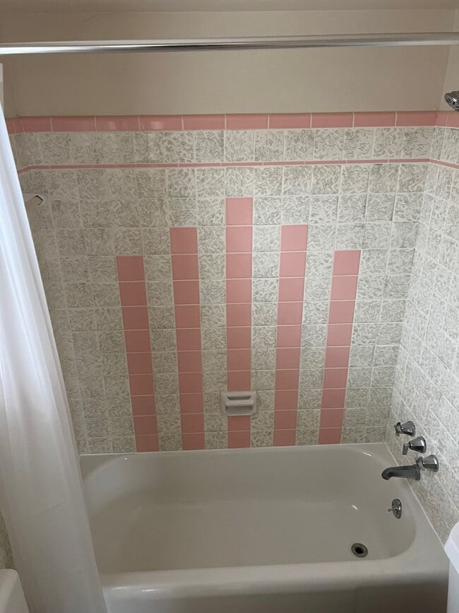 Building Photo - One-Bedroom Available at the Fehr Ridge Apartments - Heat/Water Included