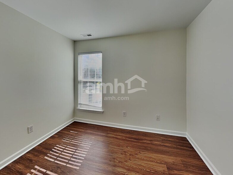 Building Photo - 1039 Canopy Dr