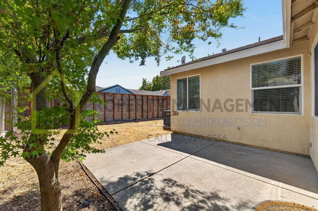 Building Photo - Spacious 3-Bed, 2-Bath Retreat on Charm Way