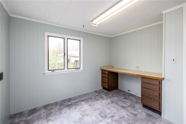 Building Photo - 1253 Fairport Rd