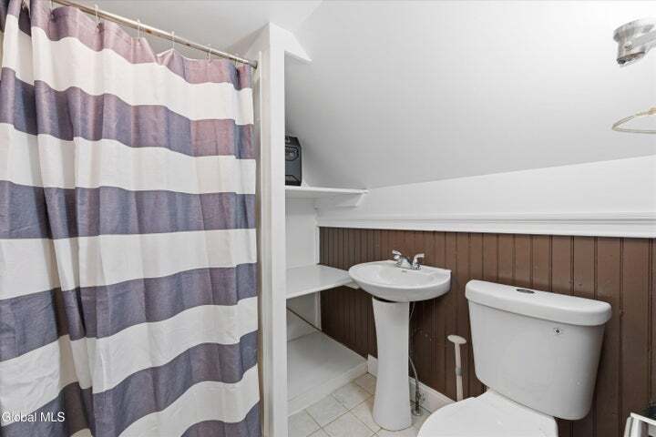 Building Photo - 106 Lawrence St