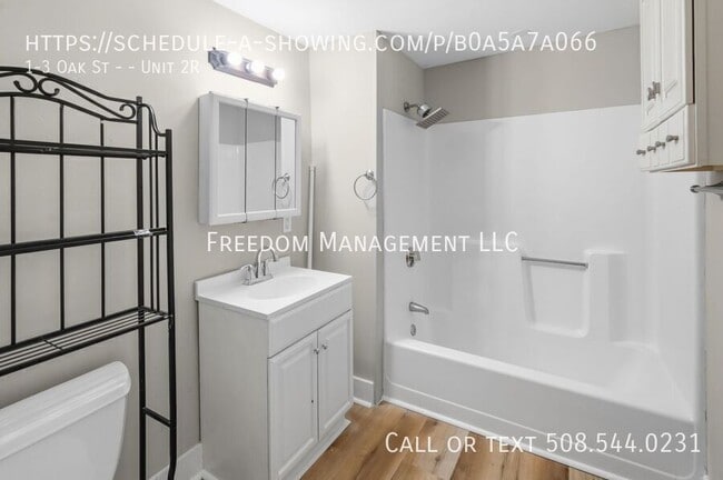 Building Photo - 1-3 Oak St --Unit 2R