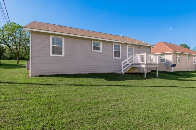 Building Photo - 100 Shorewood Dr