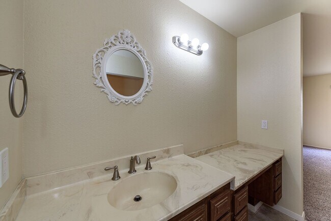Building Photo - Spacious SDSU Townhome For Rent!