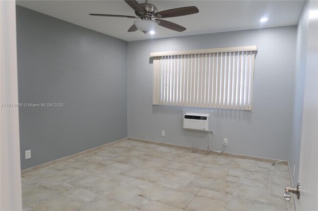 Building Photo - 3922 NE 166th St
