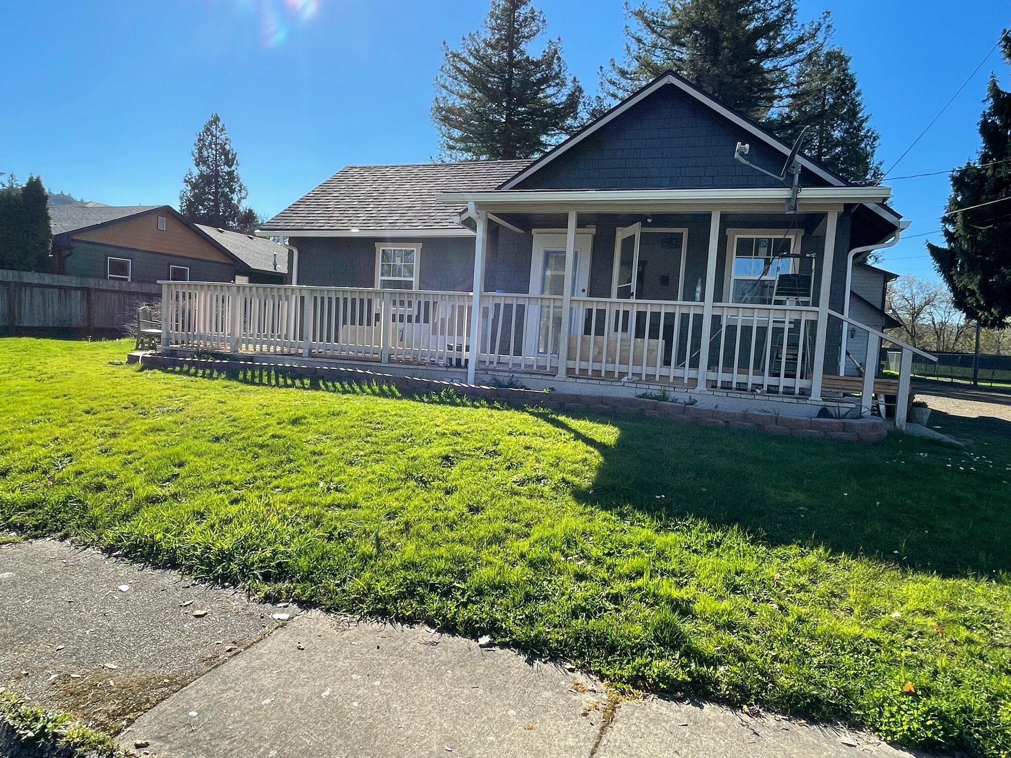 Building Photo - 462 W Ballf St