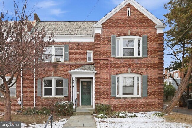 Building Photo - 4026 9th St NE