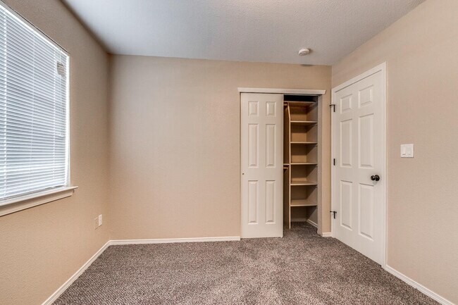 Building Photo - 3172 Hidden Valley Dr