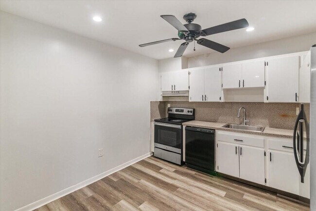 Building Photo - 5100 SW 41st St