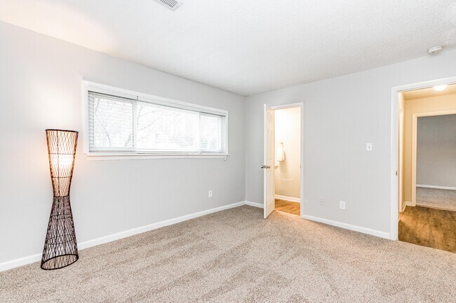 Building Photo - 631 Pine Ridge Pl