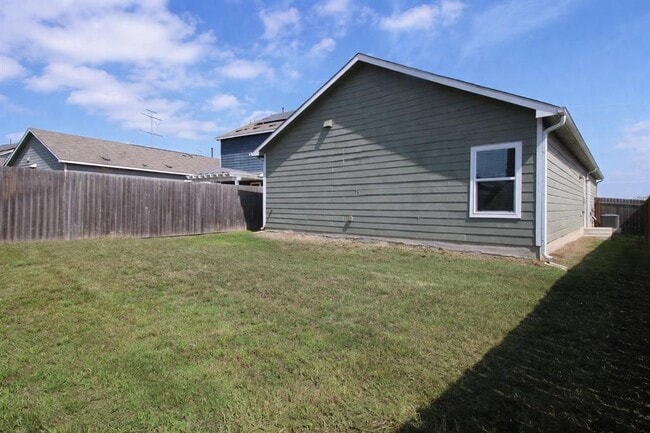 Building Photo - 14301 Sandrock Bnd