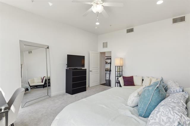Building Photo - 330 E Las Colinas Blvd
