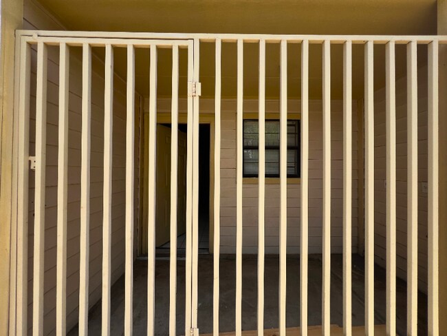 Building Photo - 301 E Locust St