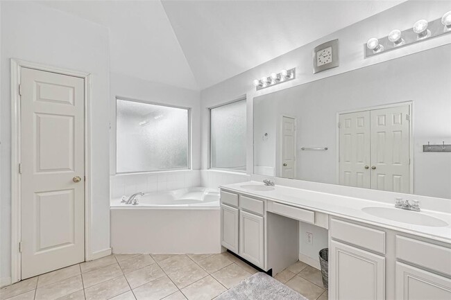 Building Photo - 14802 Dorray Ln