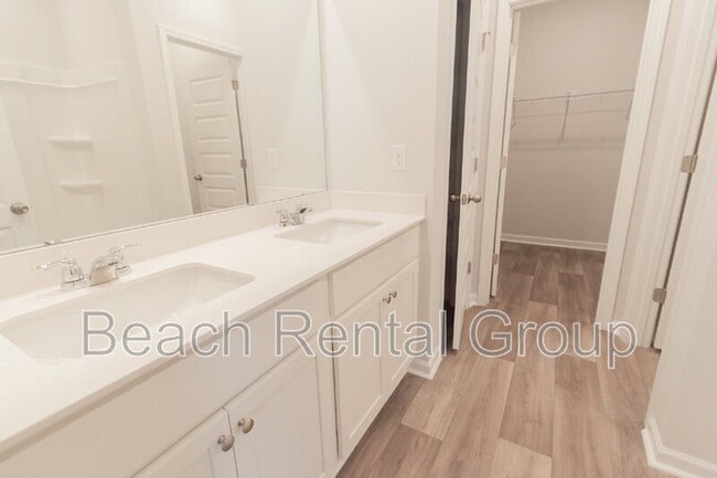 Building Photo - 1375 Speedway St