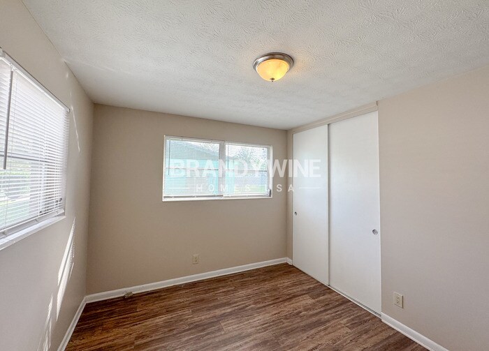 Building Photo - 3916 Bogata Dr N