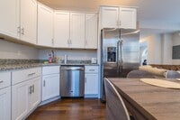 Building Photo - Luxurious 3-bed, 4-bath Newton Townhouse