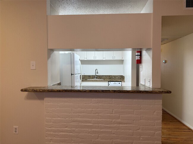 Building Photo - 1801 Cortlandt St