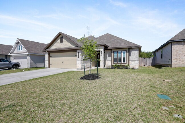 Building Photo - 1320 Kingsgate Dr