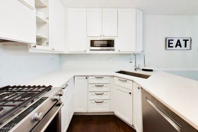 Building Photo - 1865 N Dayton St